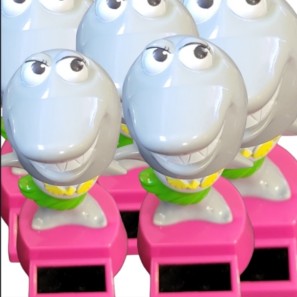 5-Solar Powered Dancing Bobblehead Girl Shark & 1 more solar toy-TOTAL *6 - Picture 1 of 16